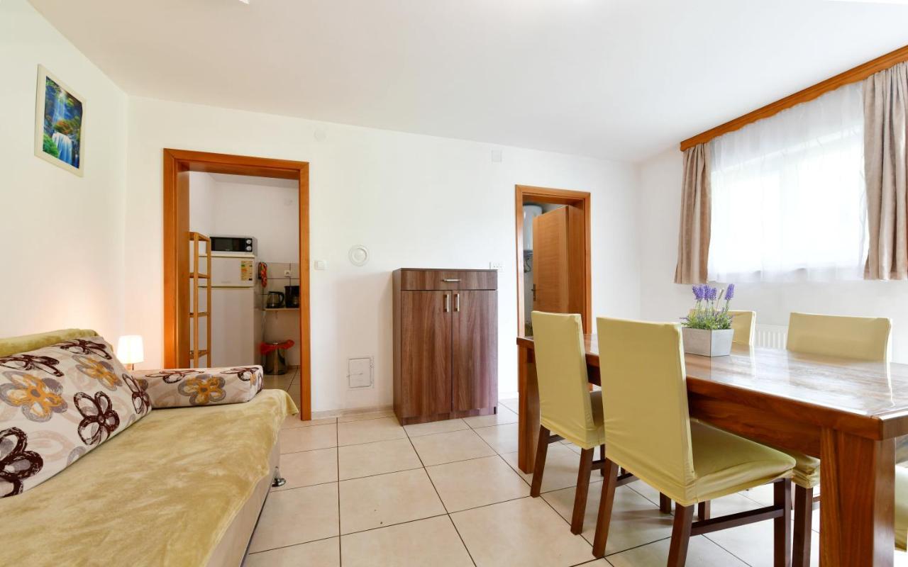 Apartman Leona Rakovica Luaran gambar