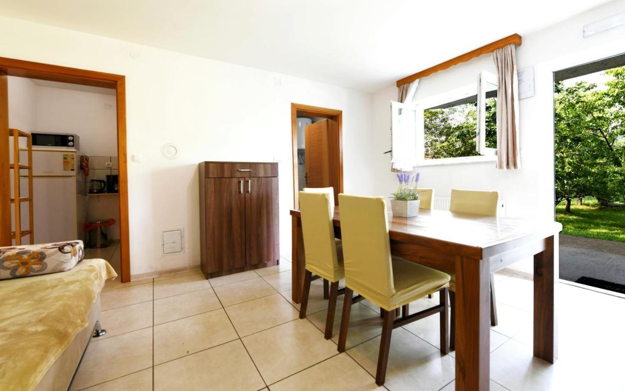 Apartman Leona Rakovica Luaran gambar