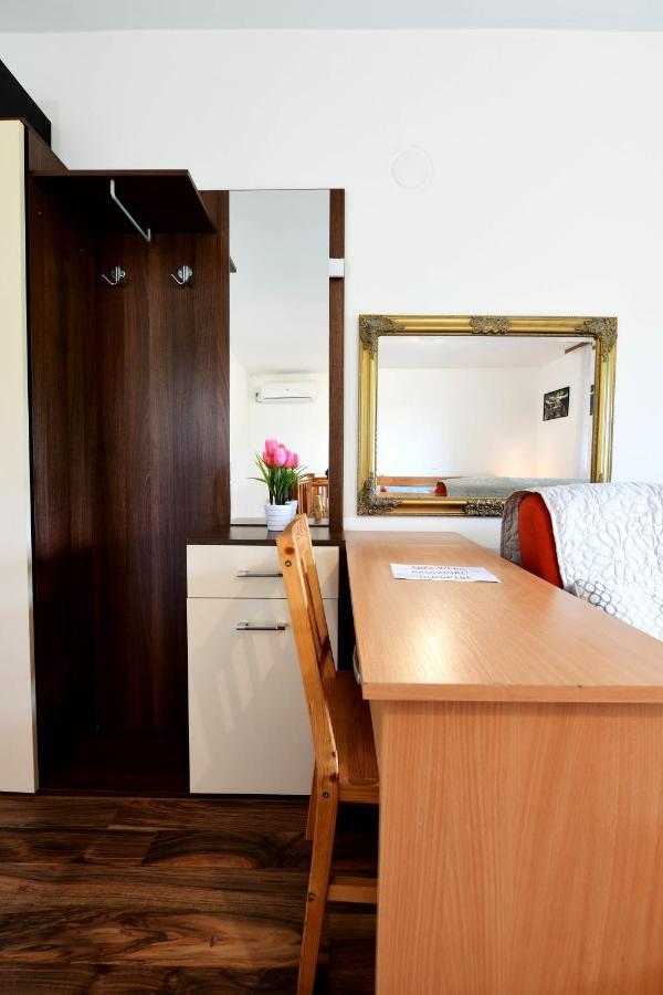 Apartman Leona Rakovica Luaran gambar