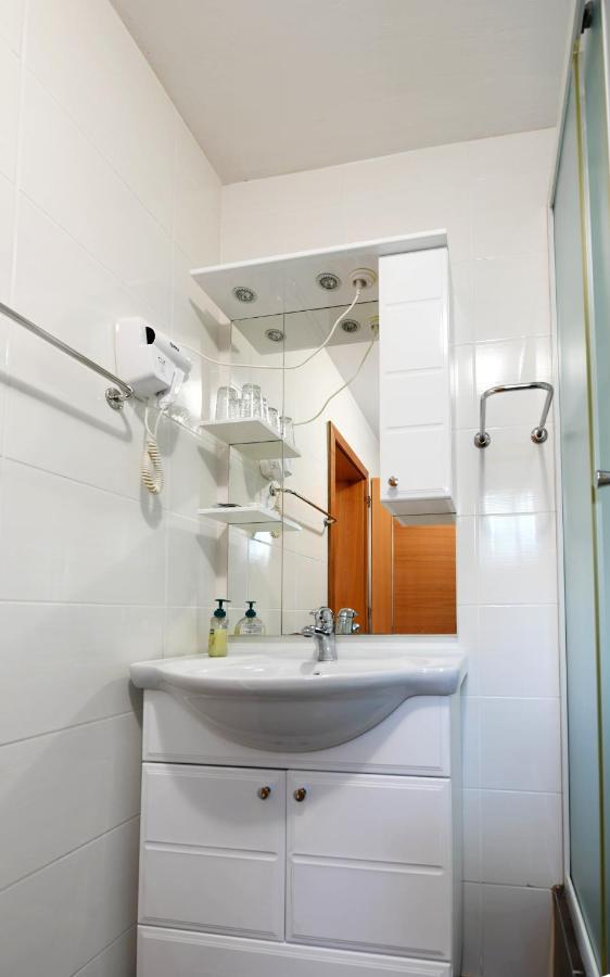 Apartman Leona Rakovica Luaran gambar