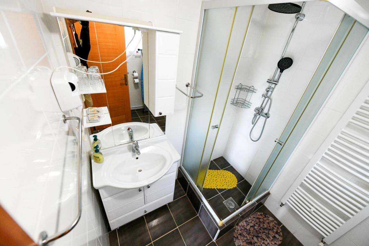 Apartman Leona Rakovica Luaran gambar